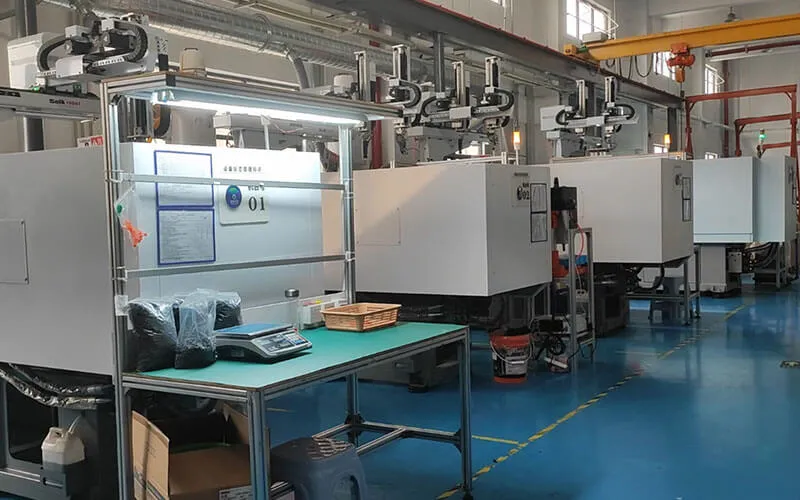 Whole injection molding workshop with multiple auto molding machines for plastic glue cartridge and static mixing tube production